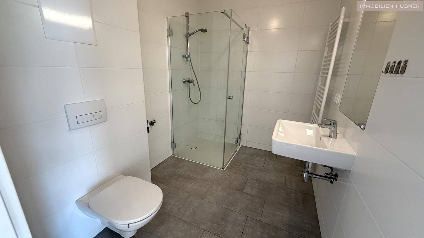 Helle Neubauwohnung mit Ostloggia nahe Akademiepark
