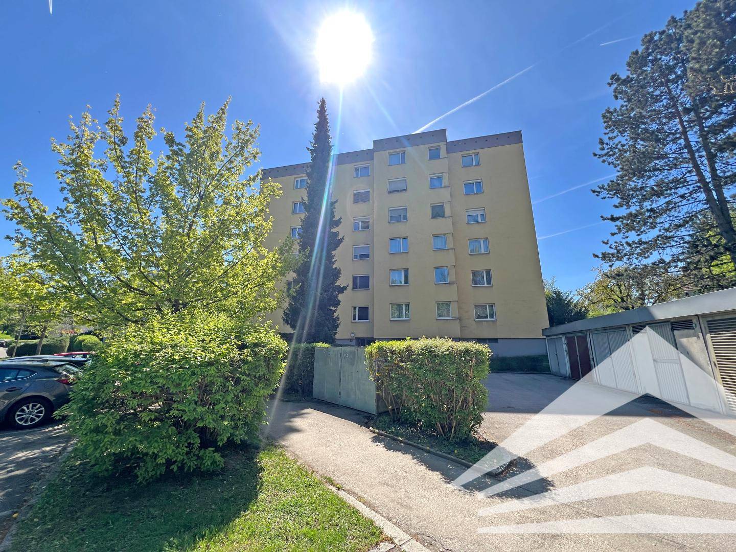 Apartment with south facing loggia near Hummelhofwald