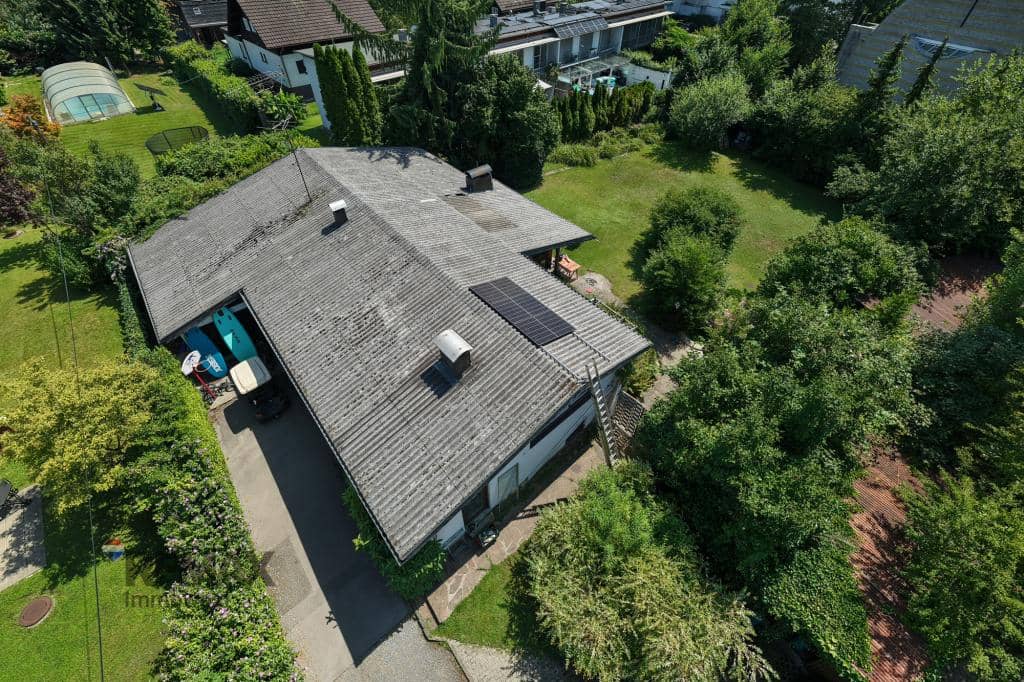 Großzügiges Grundstück mit Altbestand in zentraler Lage Wohnung