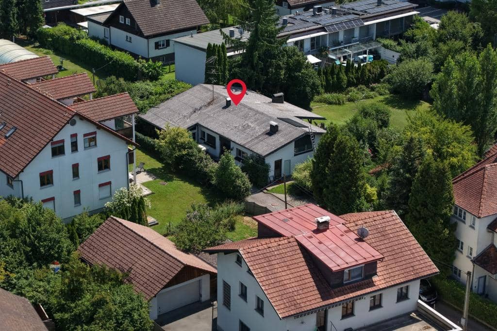 Großzügiges Grundstück mit Altbestand in zentraler Lage Wohnung