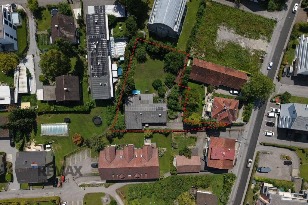 Großzügiges Grundstück mit Altbestand in zentraler Lage Wohnung