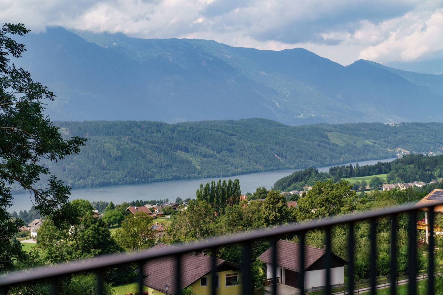 Kernsaniert und hochwertig Ferienwohnung mit Seeblick