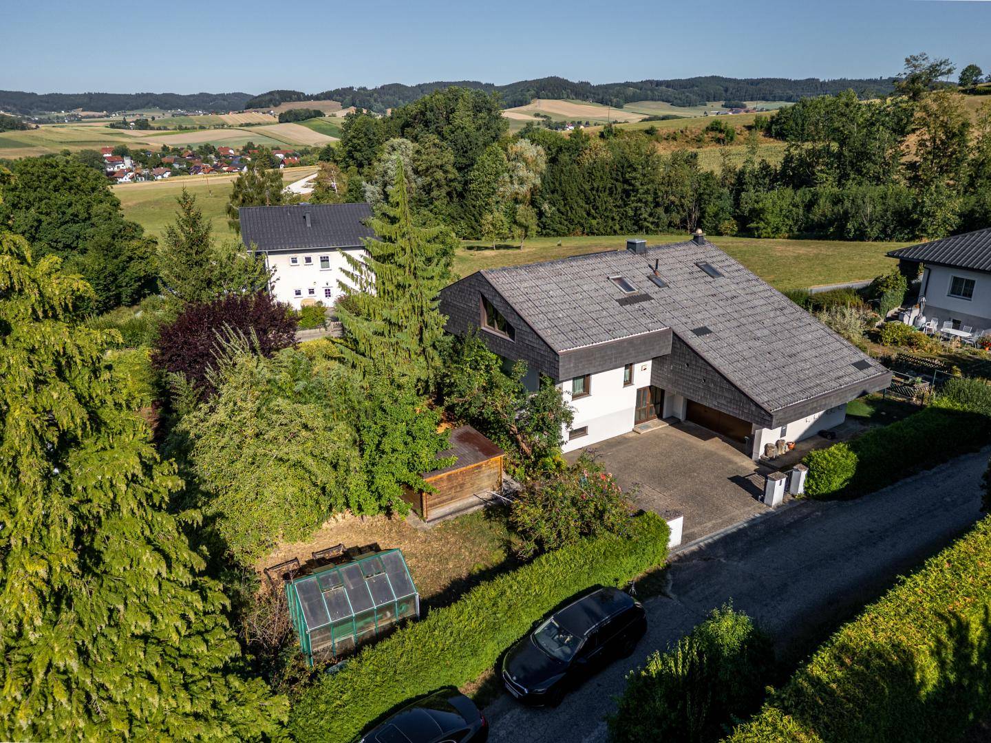Ruhiges Zuhause mit Schwimmteich und großem Garten Familienwohnung