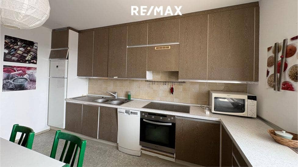Helle Wohnung mit südlicher Loggia und Bergblick