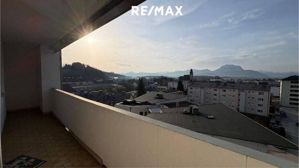 Helle Wohnung mit südlicher Loggia und Bergblick