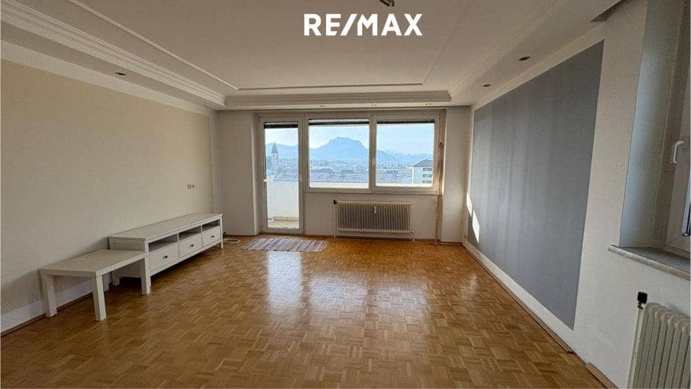 Helle Wohnung mit südlicher Loggia und Bergblick