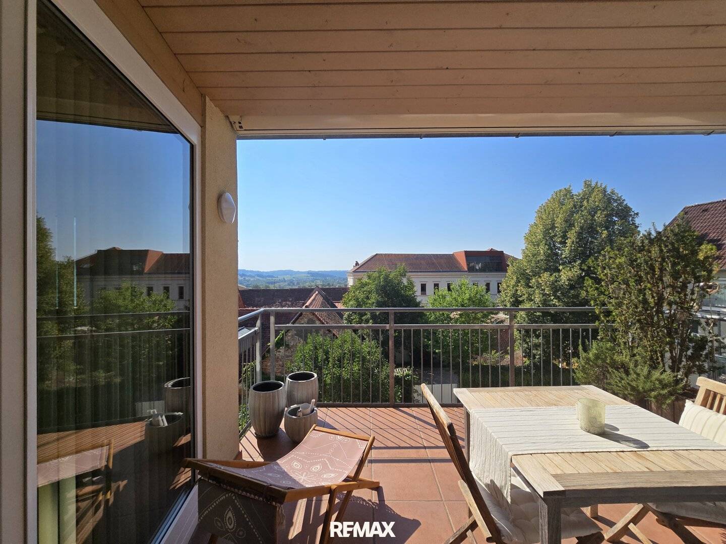 Modern gallery apartment in the heart of Hartberg with loggia and garage