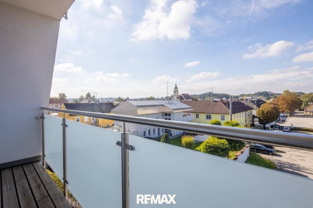 Moderne 3-Zimmer-Wohnung mit sonnigem Balkon und Traunsteinblick