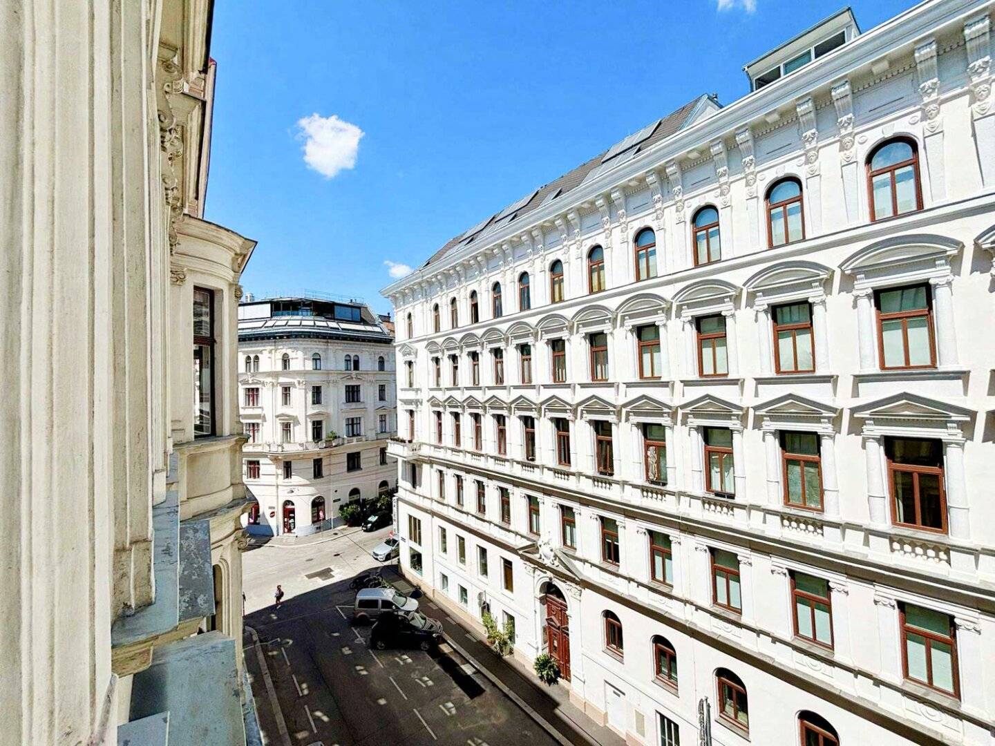 Newly Renovated and Fully Furnished 3-Room Apartment near Wien Mitte