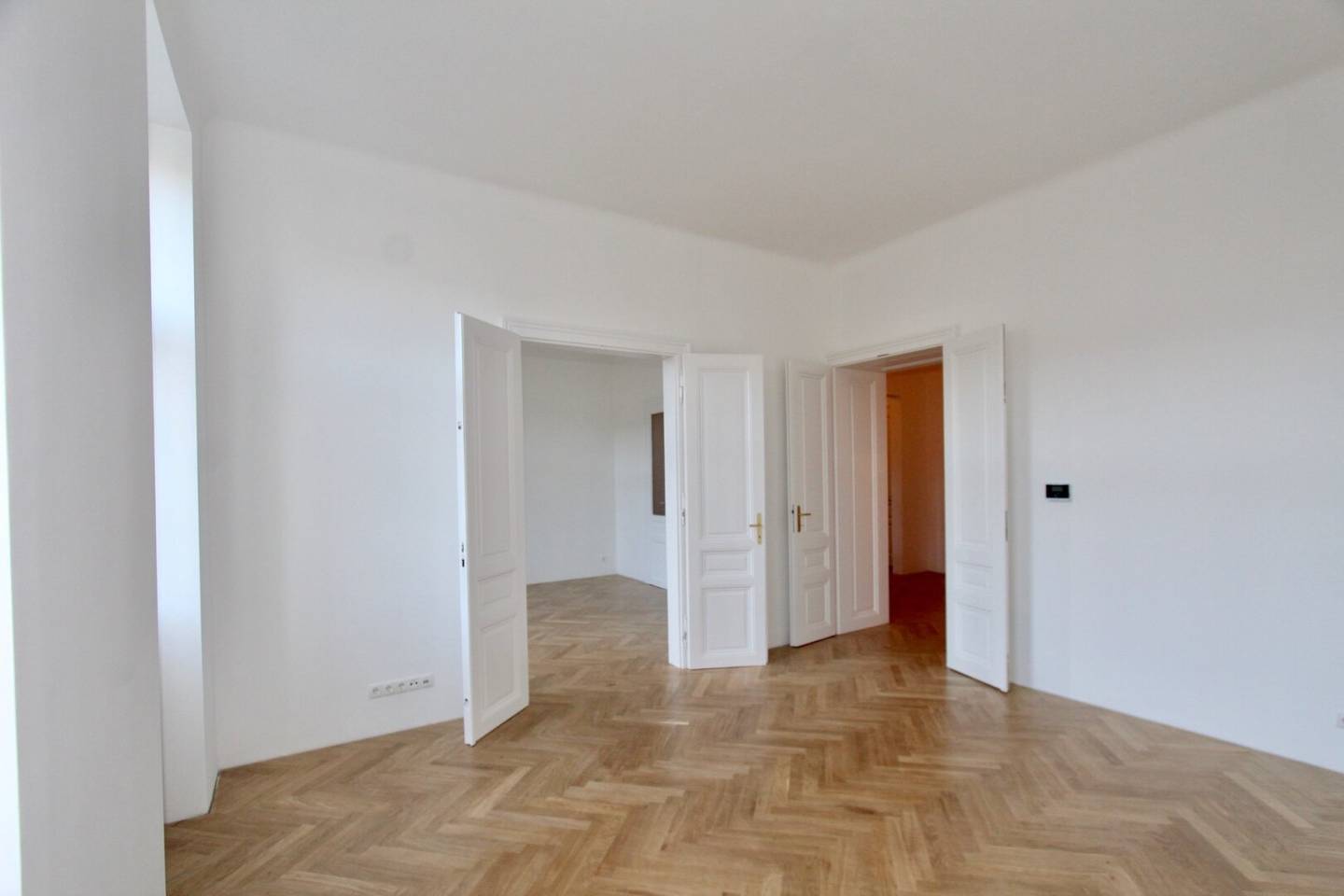 FIRST OCCUPANCY!! STYLISH 2 ROOM directly at MEXIKOPLATZ