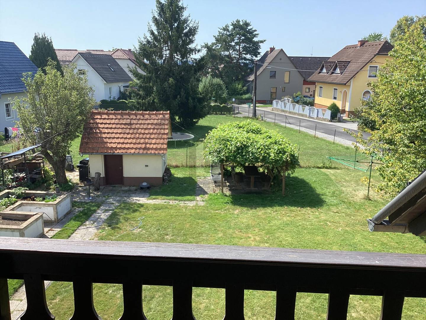 ALLES INKLUSIVE: MÖBLIERTES DACHGESCHOSS MIT BALKON & GARTEN
