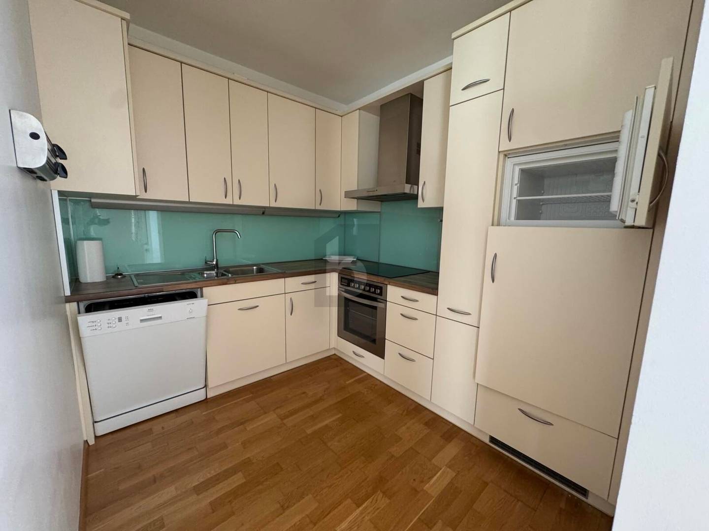 TRAUMHAFTES MAISONETTE FEELING MIT 2 BALKONEN UND DACHTERRASSE
