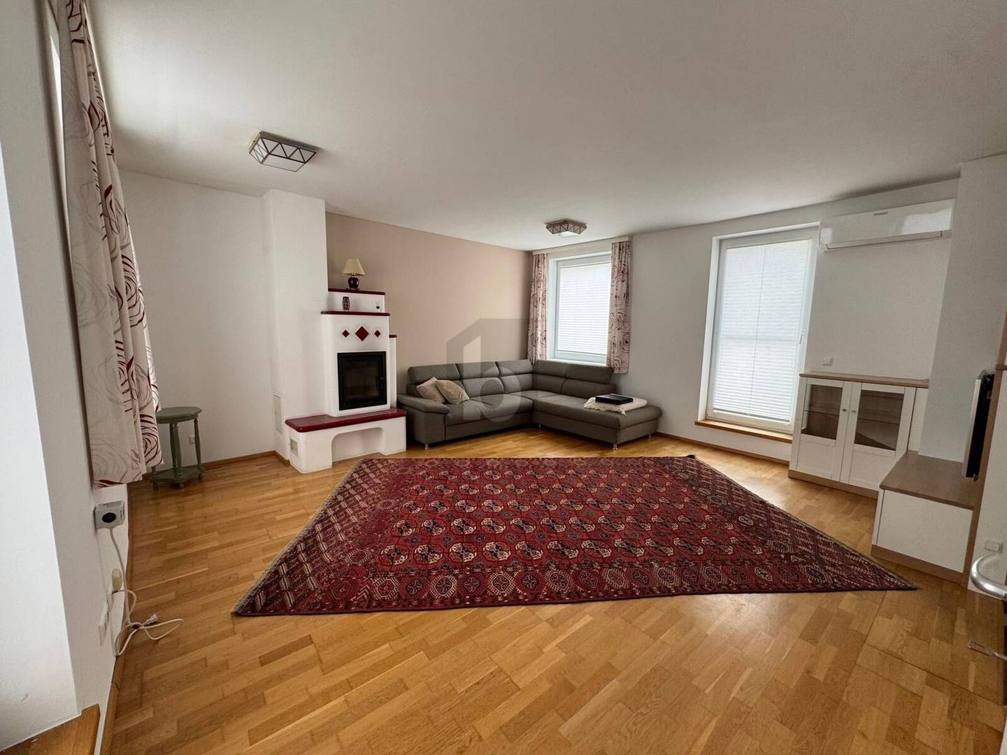 TRAUMHAFTES MAISONETTE FEELING MIT 2 BALKONEN UND DACHTERRASSE