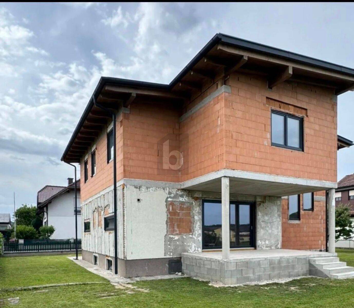 Lichtdurchflutete familienwohnung mit Gartenblick