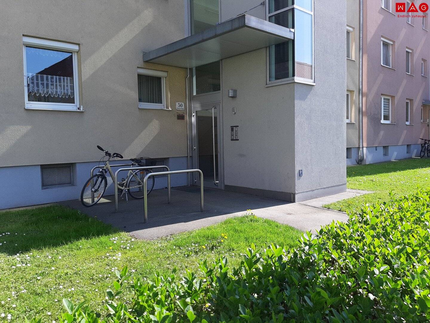 Ihr traumhafter Rückzugsort zum Wohlfühlen: geräumige 3-Zimmerwohnung mit sonnigem Balkon, hellem Bad und praktischen Extras - in attraktiver Lage mit guter Infrastruktur und vielfältigen Freizeitmöglichkeiten!