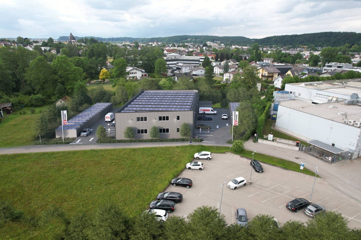 KAUF / MIETE, BEZUG ENDE 2026! Betriebs-/Produktions- oder Lagerhallen mit Flächen von 63 - 120 m² zu verkaufen / vermieten in Vöcklabruck / Nähe Varena (Top 9)