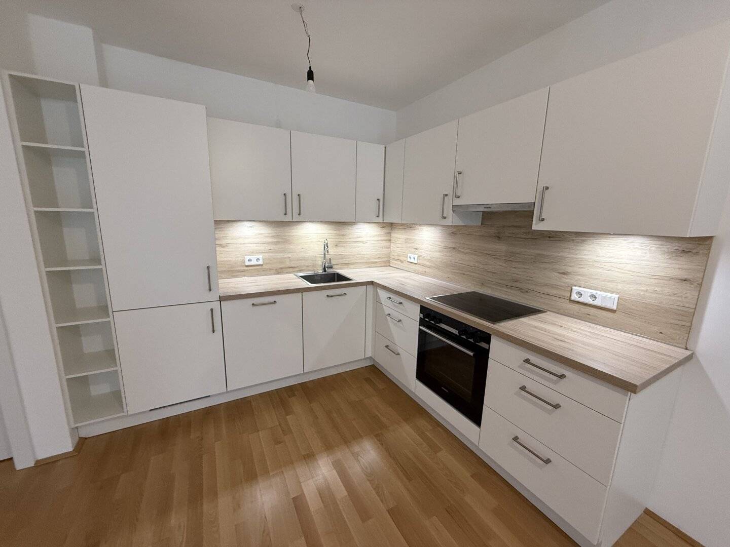 MODERNE 3-ZIMMER-WOHNUNG MIT ZWEI BÄDERN IM 1.OG