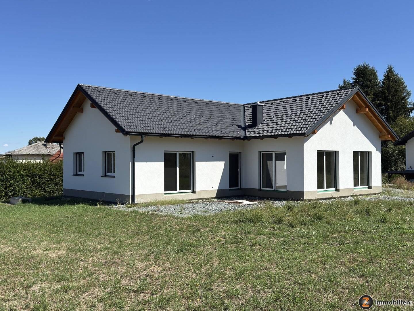 Golf-Thermenregion: Neubau-Bungalow auf großem Grundstück!