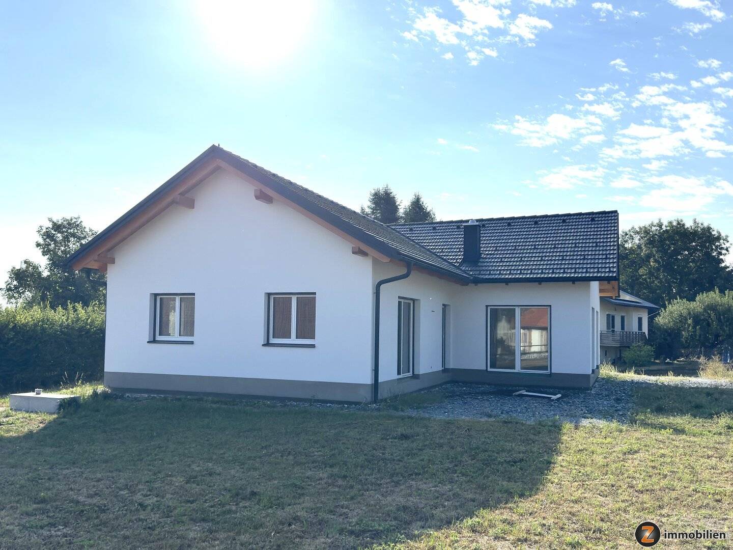 Golf-Thermenregion: Neubau-Bungalow auf großem Grundstück!