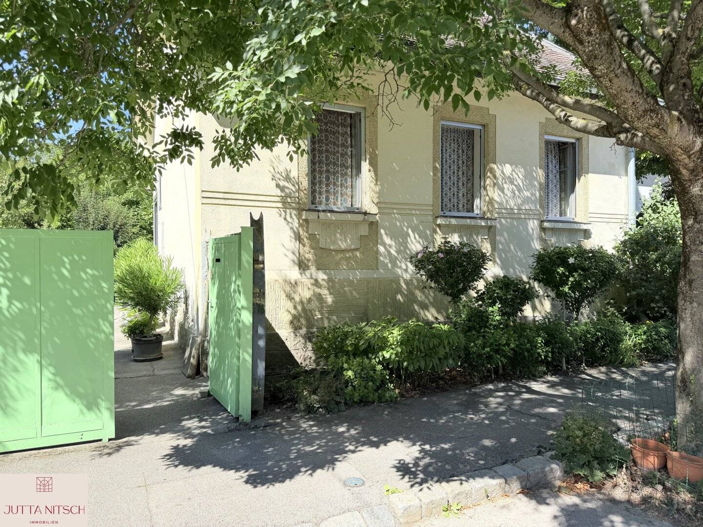 Interessante Liegenschaft mit Sanierungsbedarf, jedoch mit vielen Möglichkeiten - Baden/Leesdorf