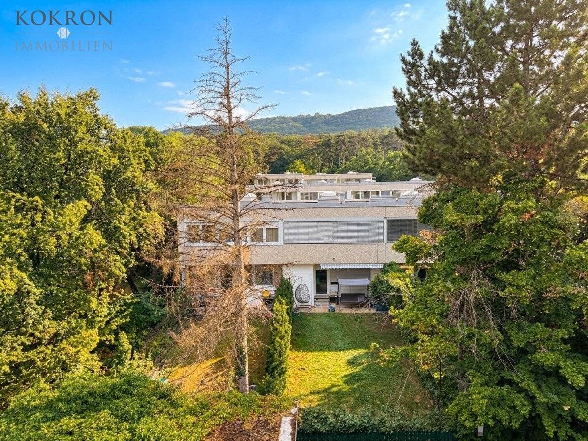 Act now: quiet 4-room apartment with garage and green view at top price