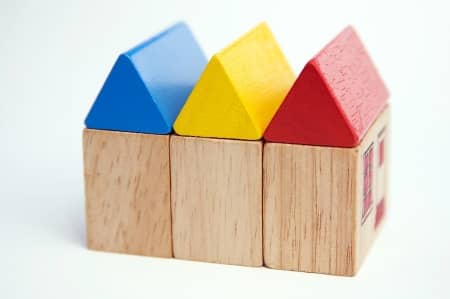 Großes Grundstück mit Nebengebäude und Familienwohnung