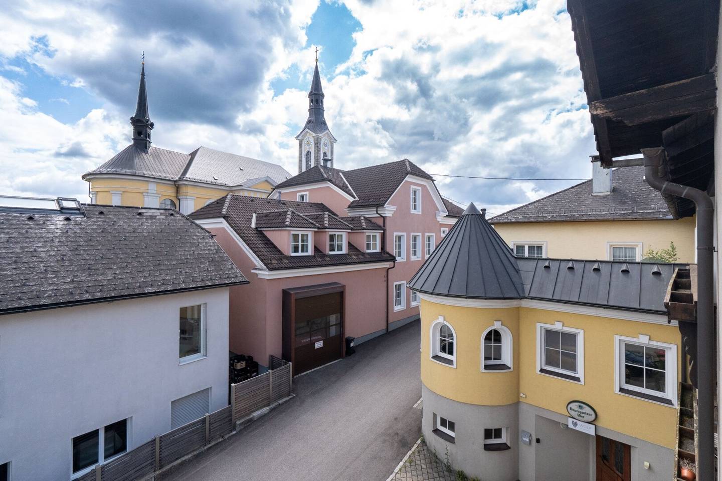 Bezirk Rohrbach: Attraktives Zinshaus mit 3 Wohnungen zu KAUFEN