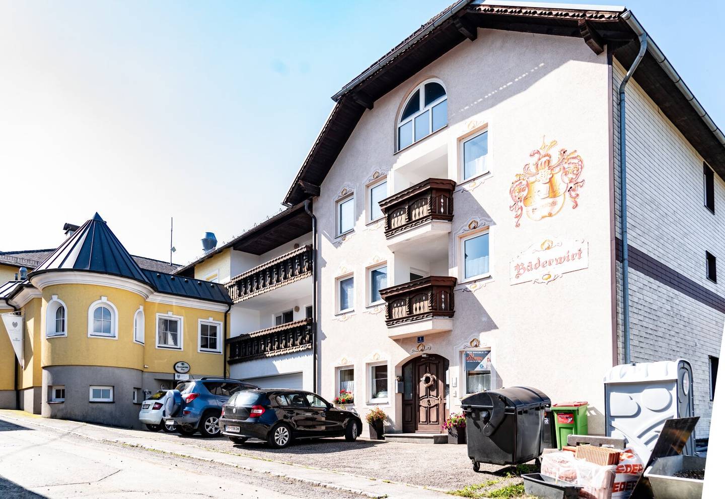 Bezirk Rohrbach: Attraktives Zinshaus mit 3 Wohnungen zu KAUFEN