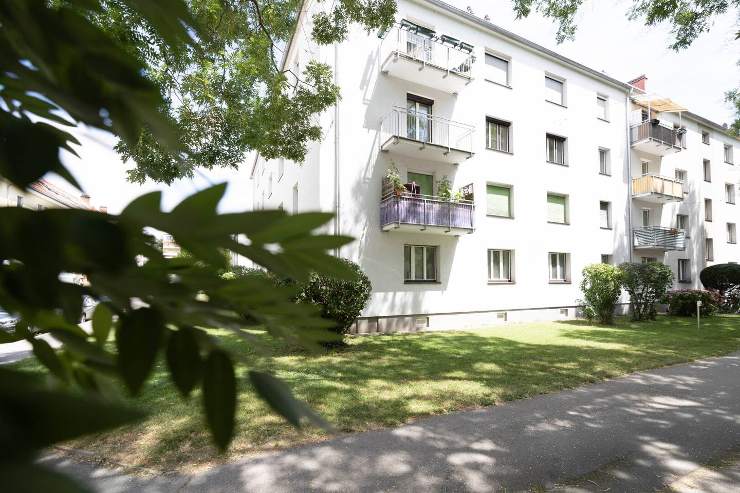 Balcony I 2 Rooms I Geidorf I Herringbone Parquet I 2nd Floor I Central Location I Project Wohnen