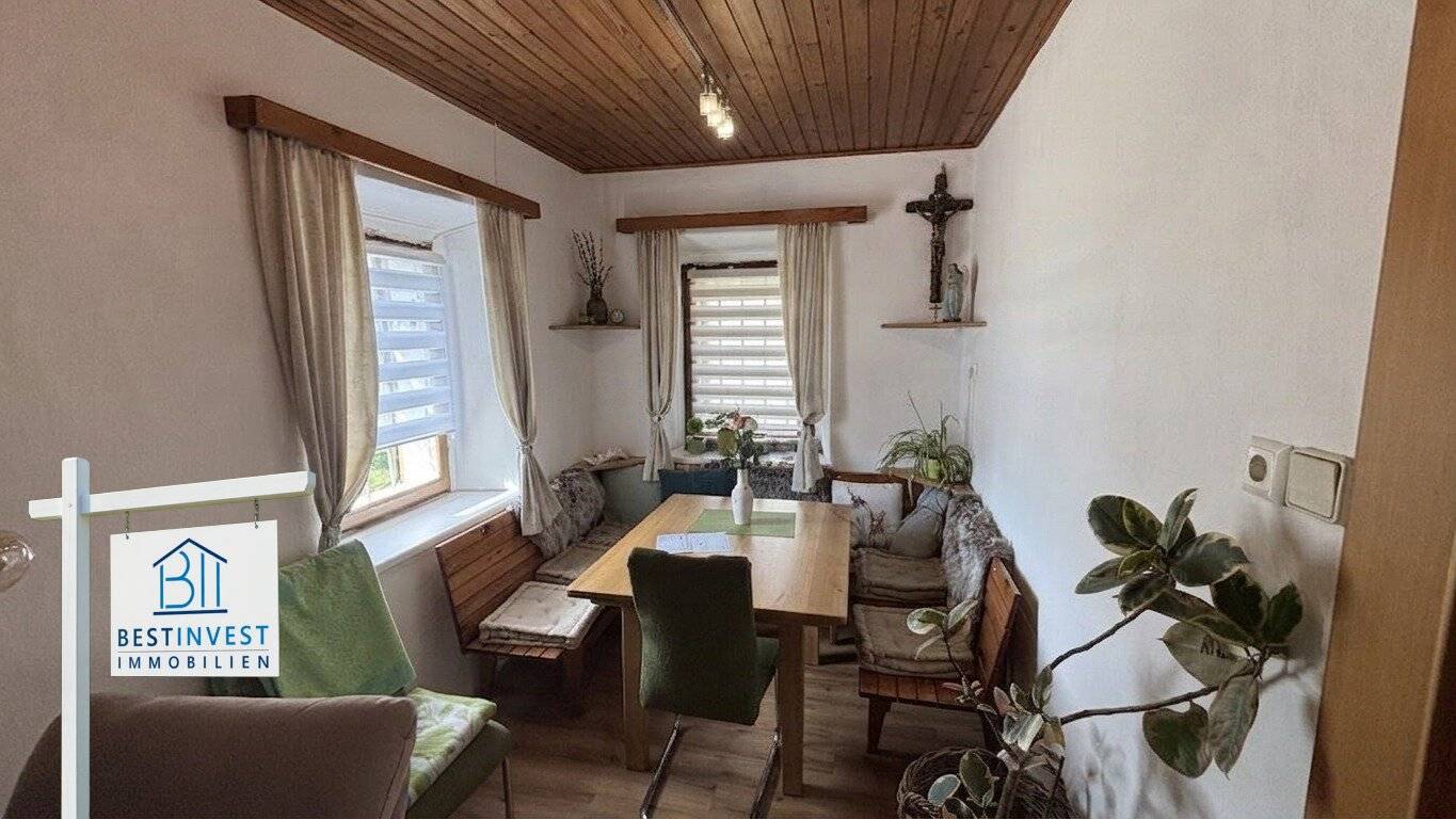 Bauernhaus mit Nebengebäuden und optionalem Ackerland