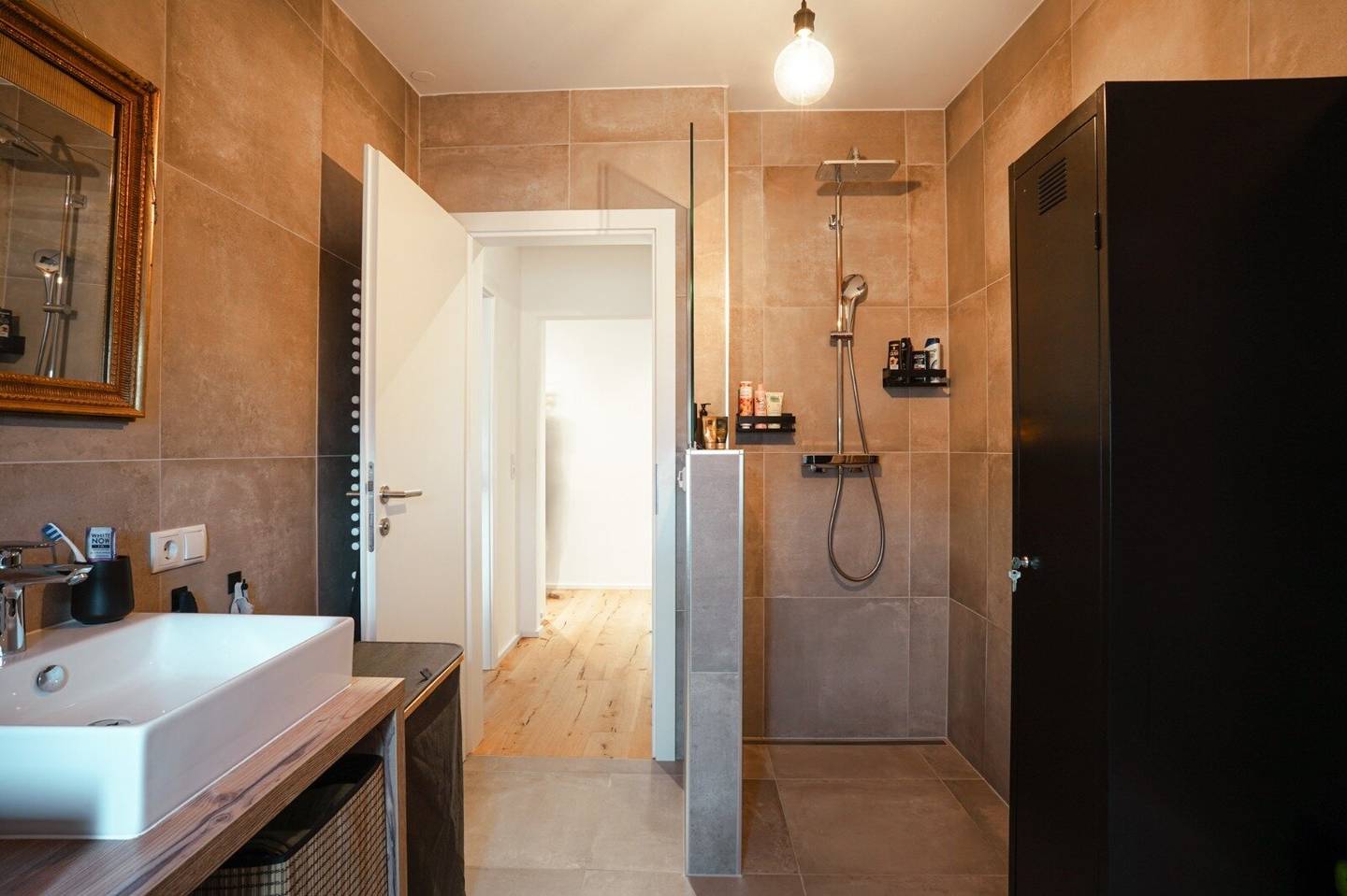 Klimatisierte Dachgeschoss-Wohnung