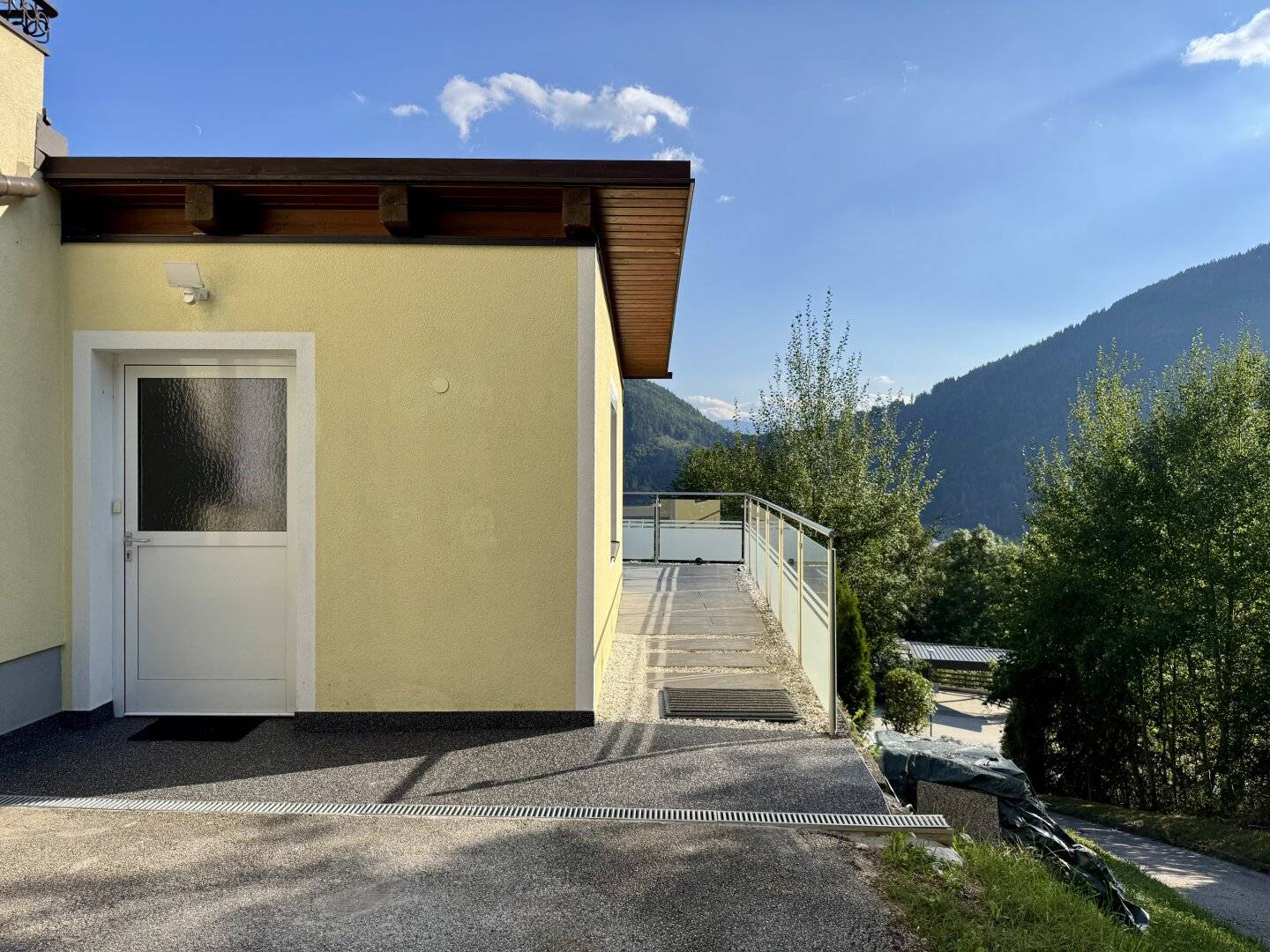 Hochwertige, lichtdurchflutete Wohnung in Treffen am Ossiacher See zu mieten!