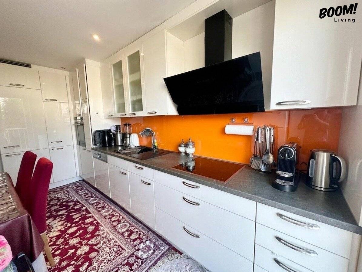 Spacious 4-room apartment in top location and close to the subway