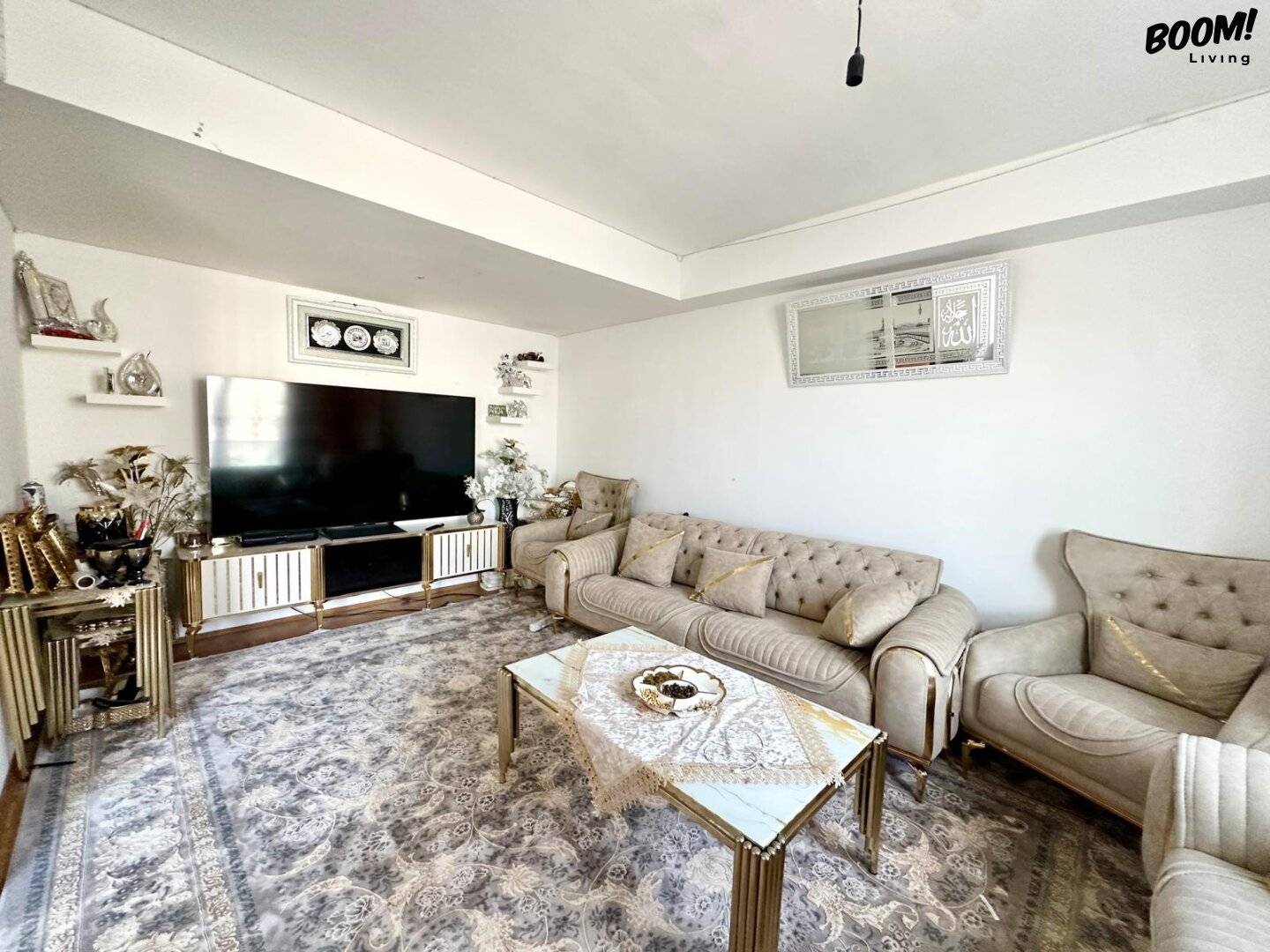 Spacious 4-room apartment in top location and close to the subway