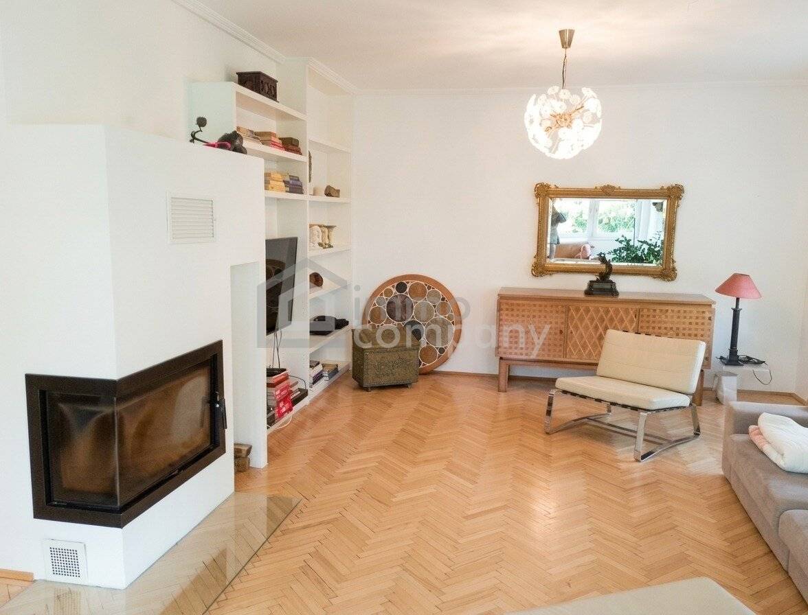 Stylish villa with view on the edge of Klosterneuburg