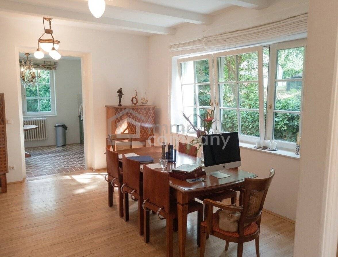 Stylish villa with view on the edge of Klosterneuburg