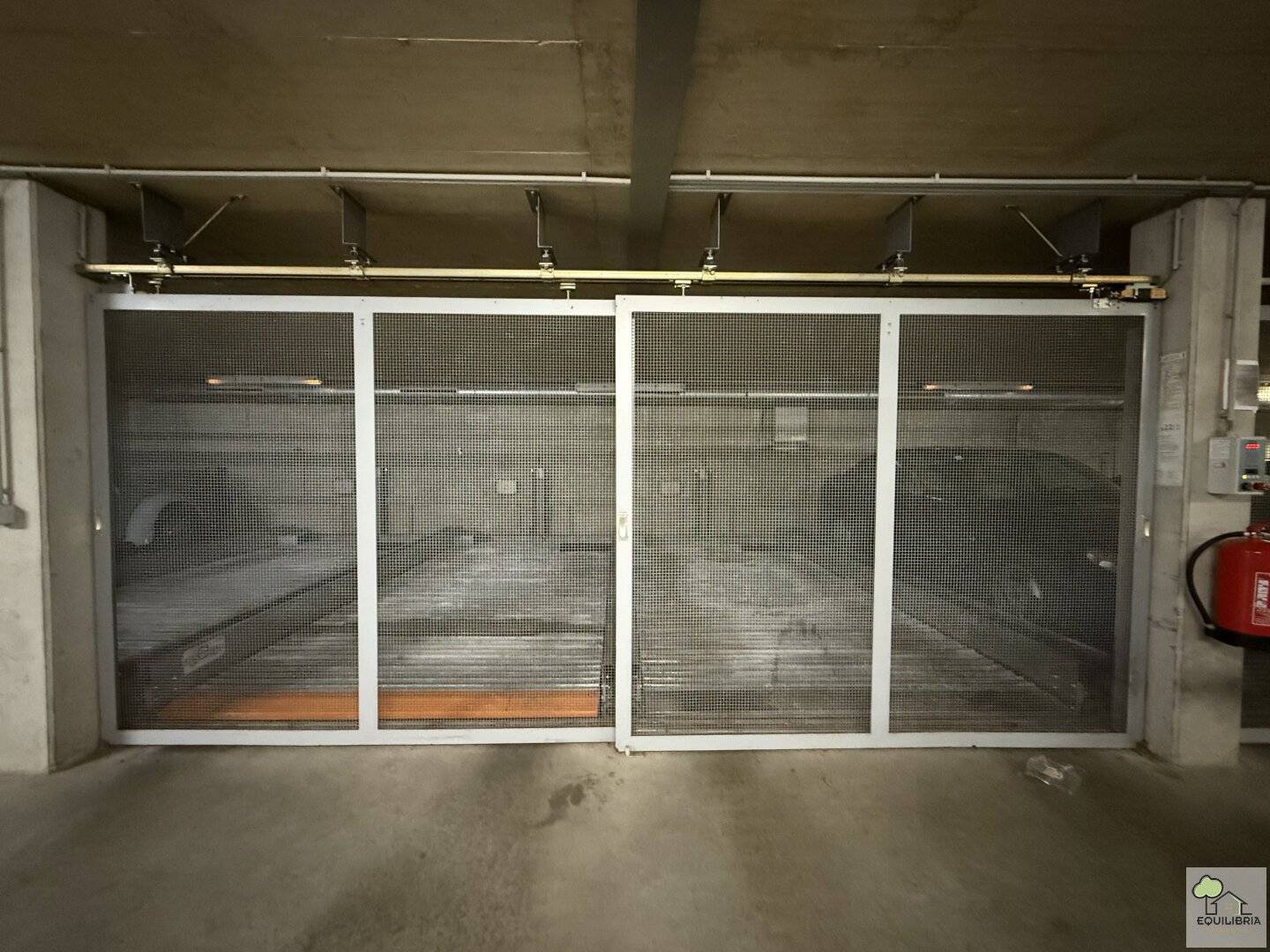 Cobenzlgasse 42 - 3 Stapelparklätze für Fahrzeuge bis 1,5 Meter Höhe