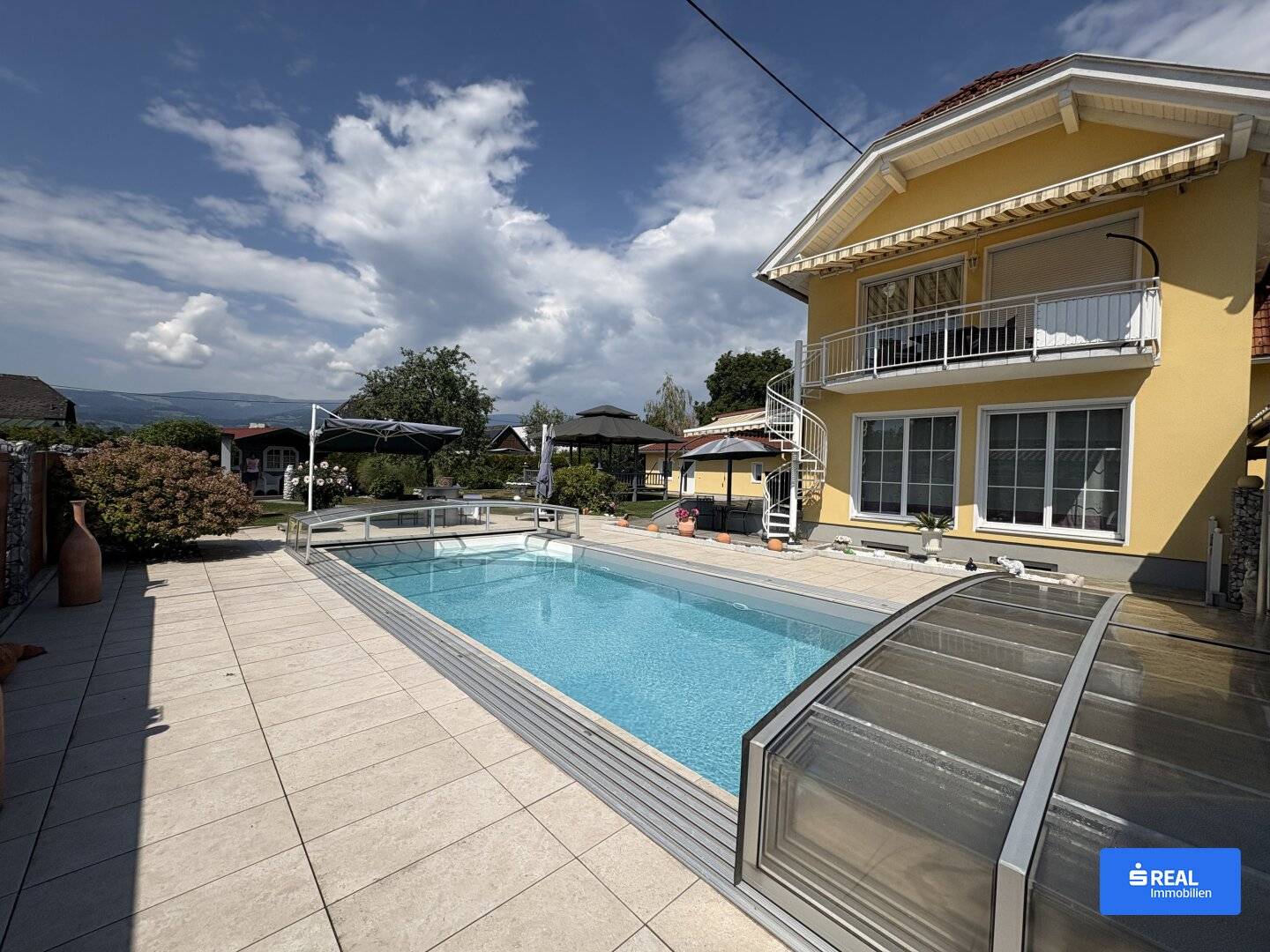 Repräsentativer Familienwohnsitz in Wolfsberg mit Pool und herrlicher Gartenlandschaft
