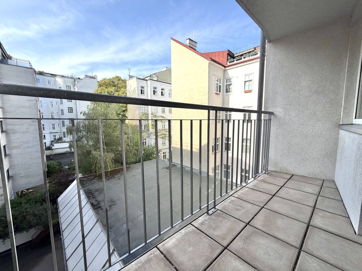 2 ZIMMERWOHNUNG MIT LOGGIA - ABSOLUTE RUHELAGE