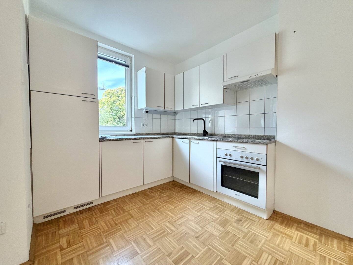 2 ZIMMERWOHNUNG MIT LOGGIA - ABSOLUTE RUHELAGE