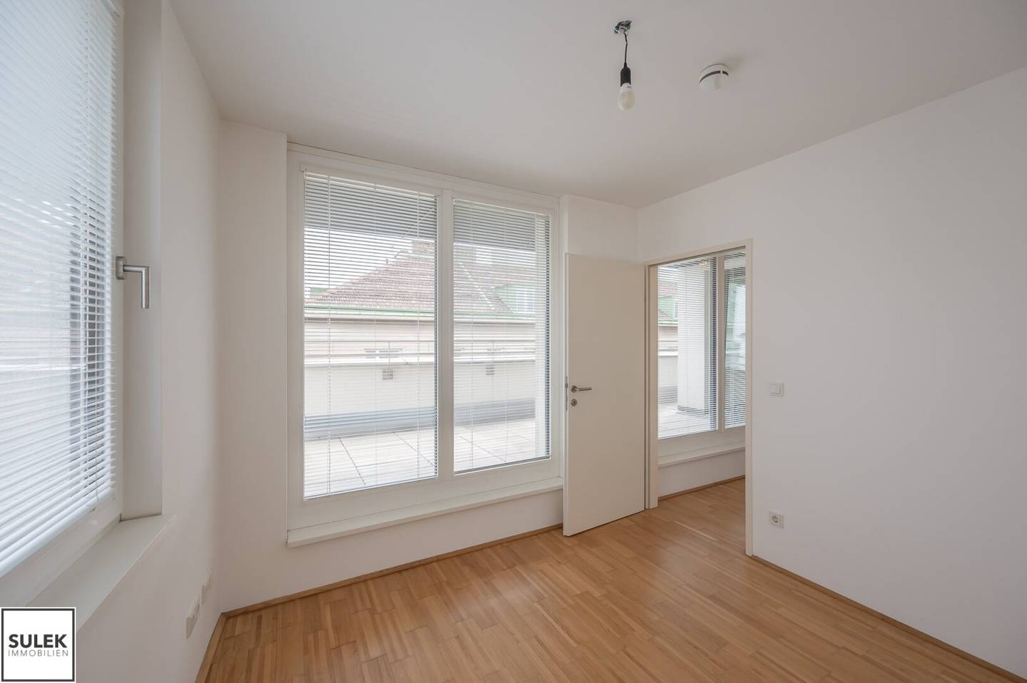 from 1.11.26: practically laid out bright 2-room attic apartment with terrace