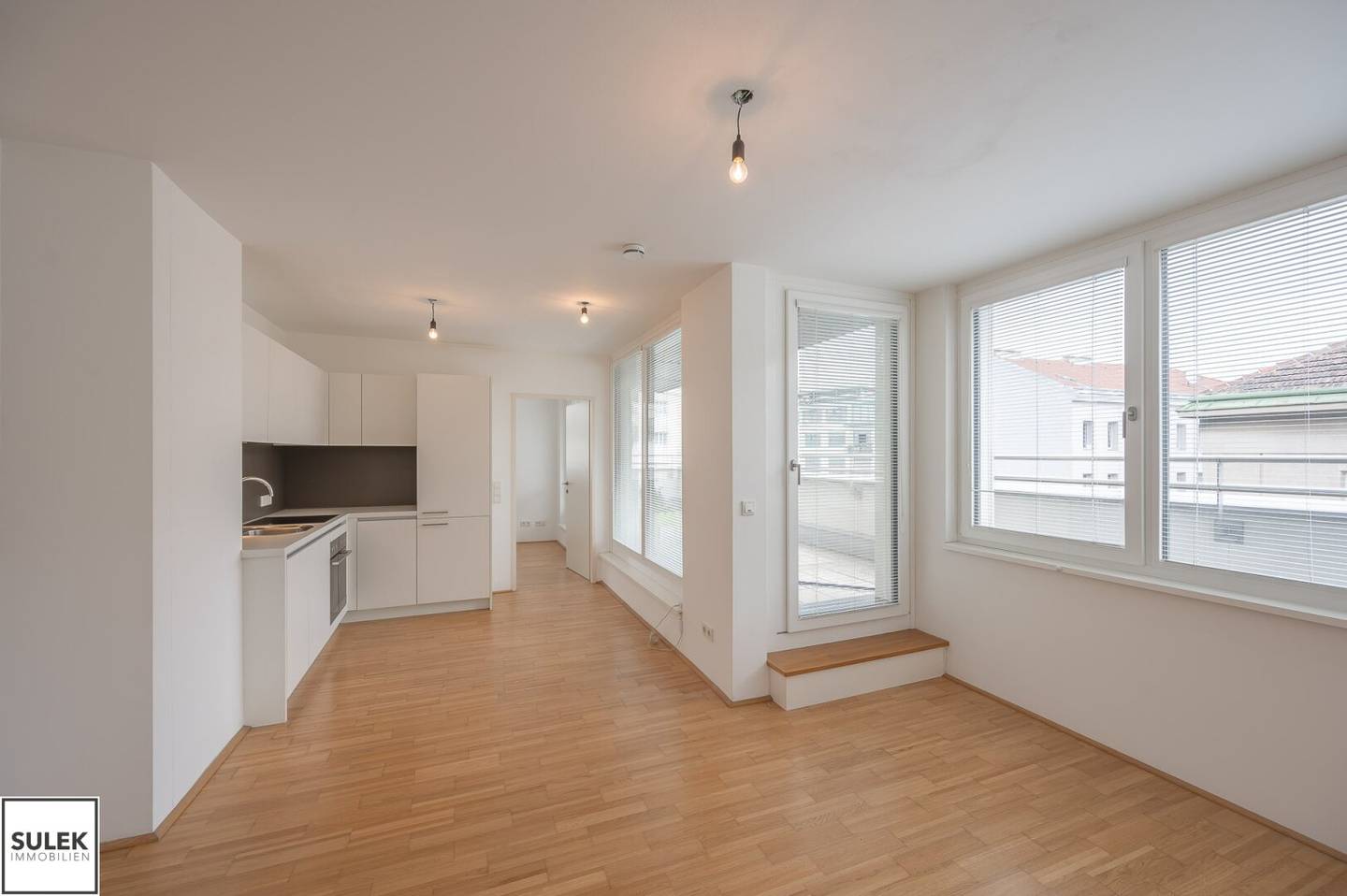 from 1.11.26: practically laid out bright 2-room attic apartment with terrace