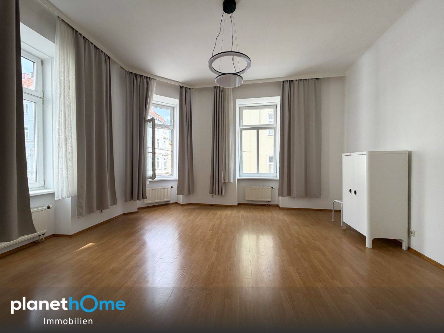 Wohnung with Altbau charm near Kutschkermarkt