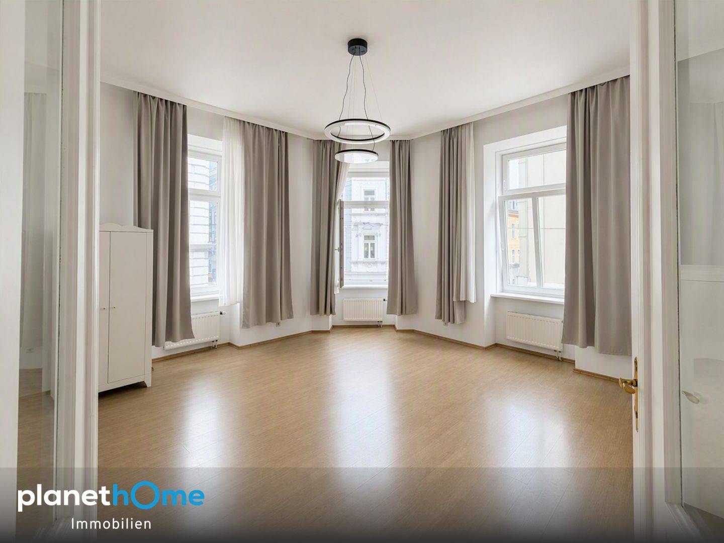 Wohnung with Altbau charm near Kutschkermarkt