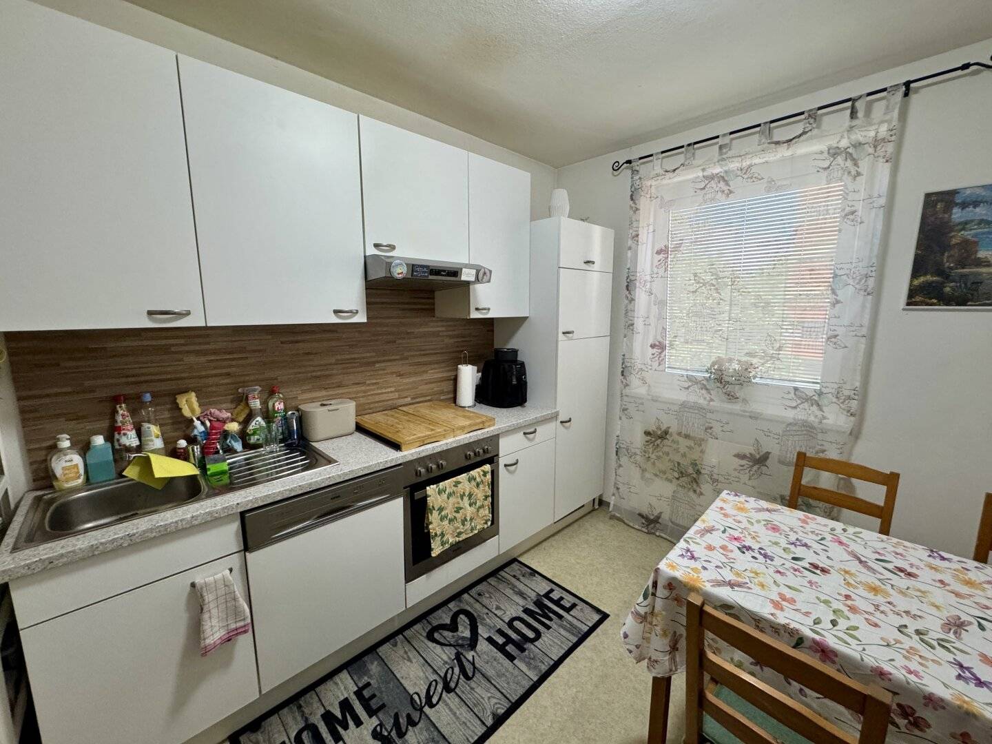 Gepflegte 2-Zimmer-Wohnung mit Balkon, Stellplatz &amp; Co