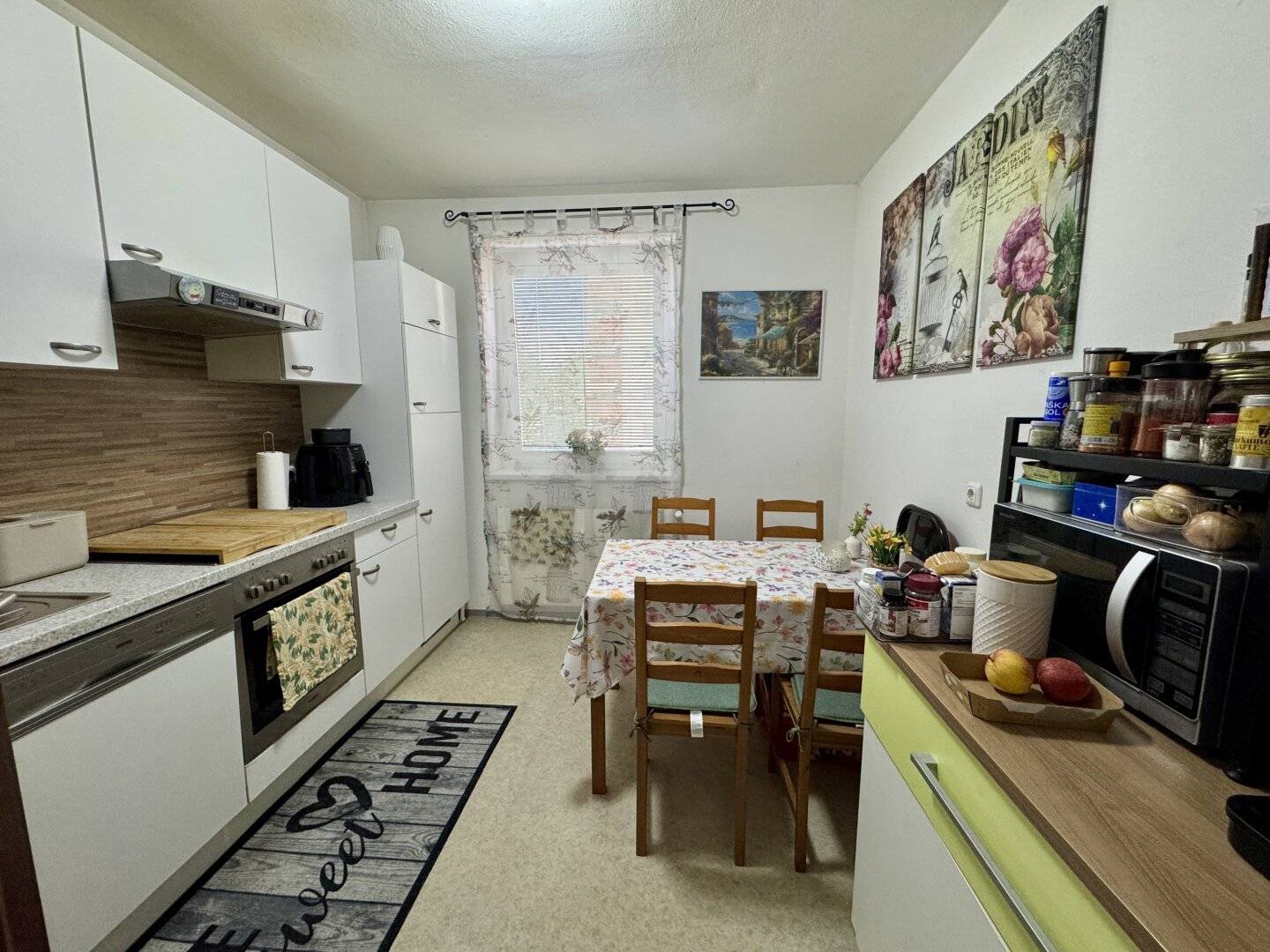 Gepflegte 2-Zimmer-Wohnung mit Balkon, Stellplatz &amp; Co