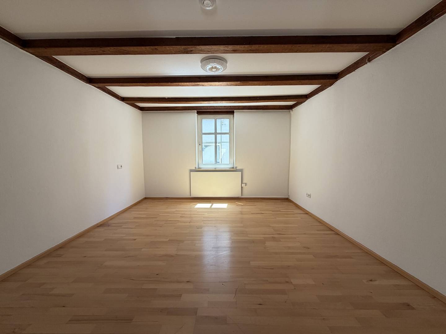 Provisionsfreie zentrale Erdgeschosswohnung mit Arbeitsbereich