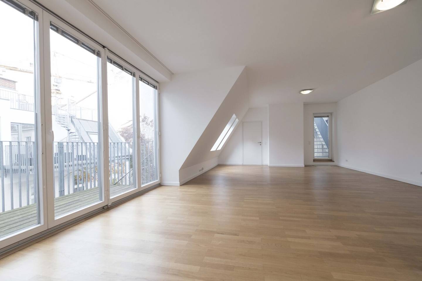 A/C Roof Top Apartment with three terraces