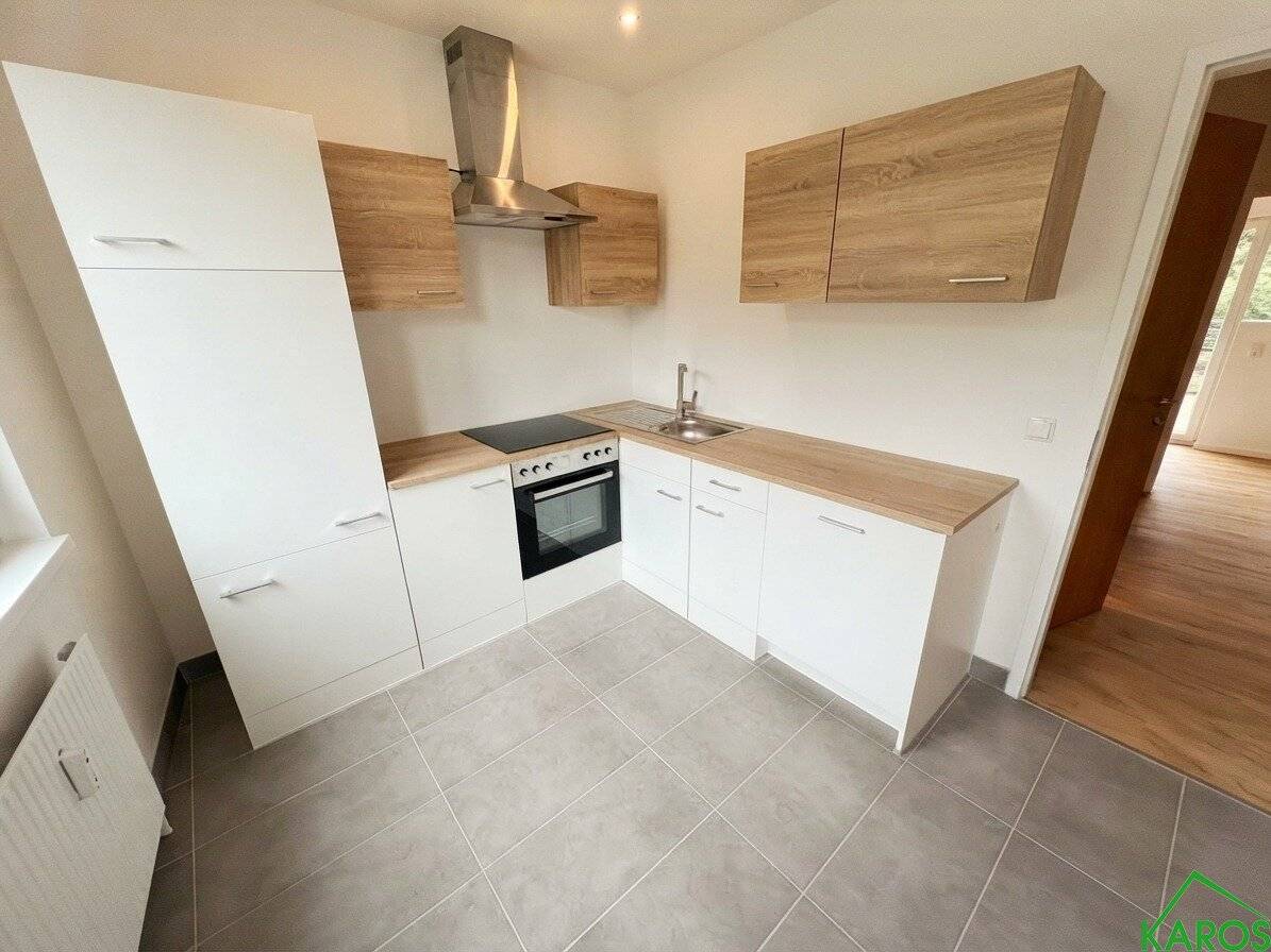 First occupancy after renovation with fitted kitchen, quiet courtyard location