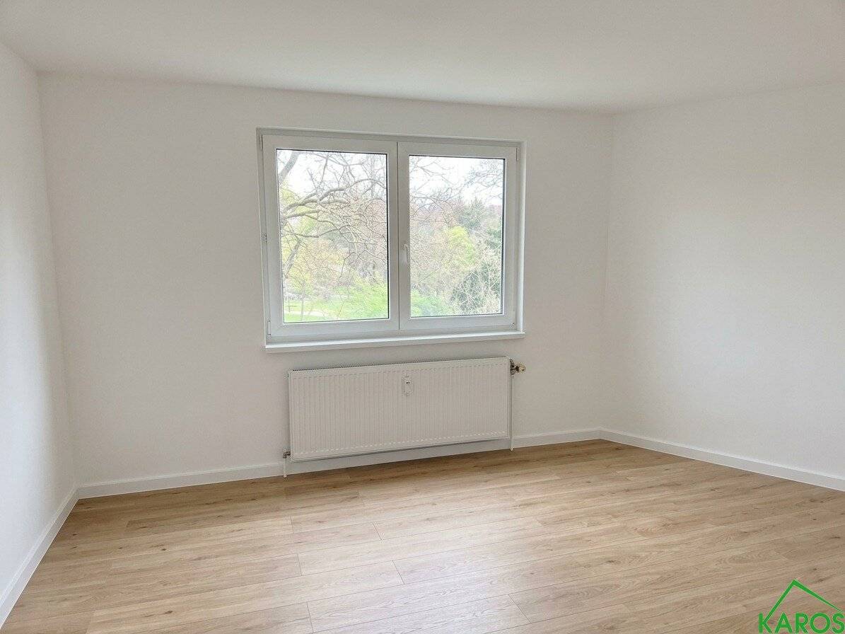 First occupancy after renovation with fitted kitchen, quiet courtyard location